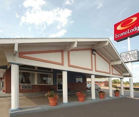 Econo Lodge Pratt Экстерьер фото
