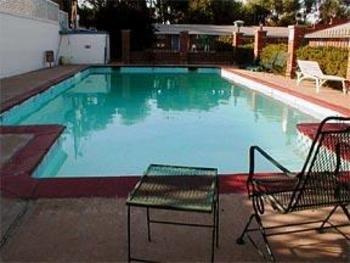 Econo Lodge Pratt Экстерьер фото