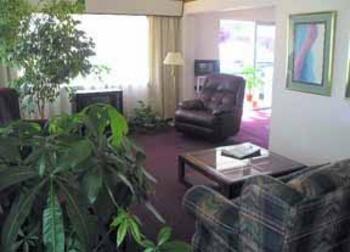 Econo Lodge Pratt Экстерьер фото