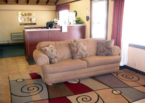 Econo Lodge Pratt Экстерьер фото