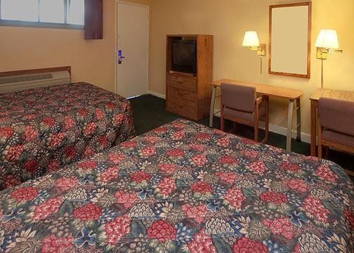 Econo Lodge Pratt Номер фото